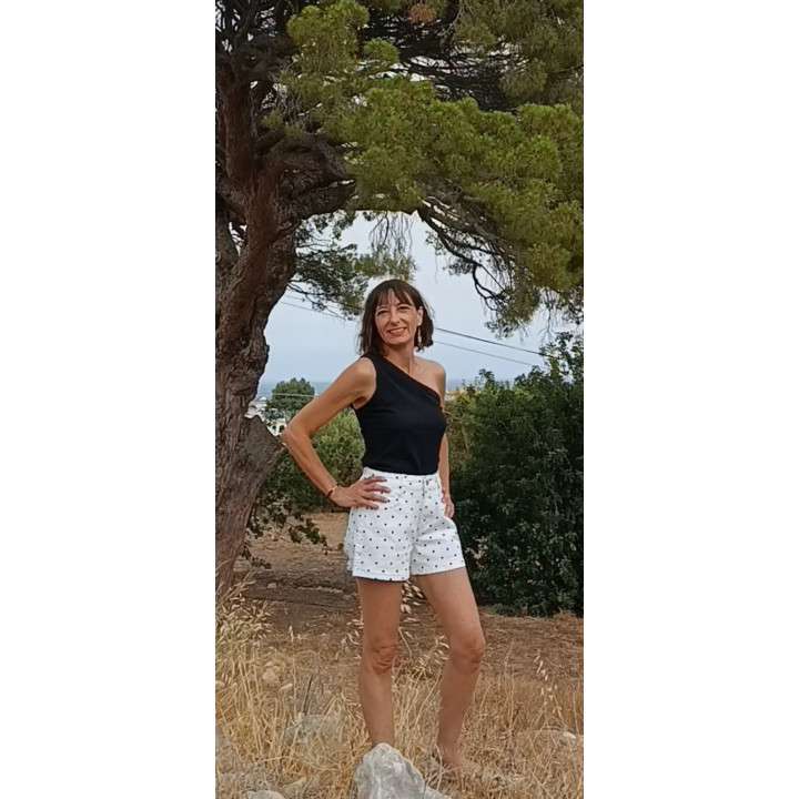 Short mujer blanco con topos negros  RIN