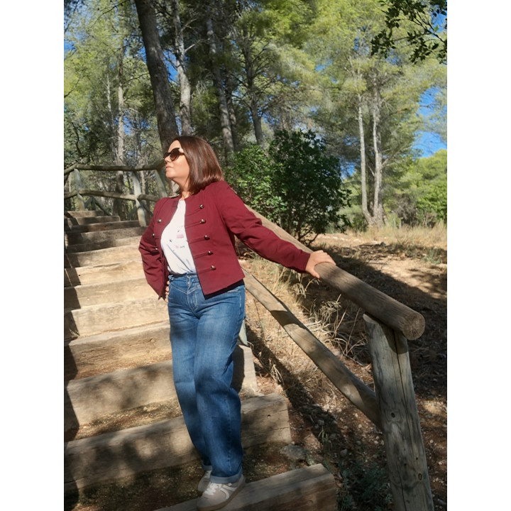 Chaqueta entallada botones Alamares Hiwa